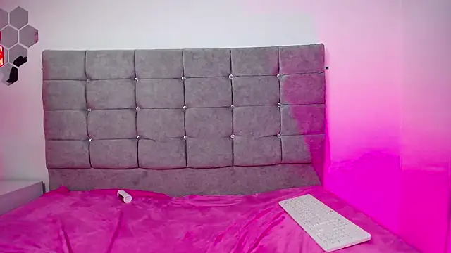 mia volkov online show from 04/15/26, 07:58