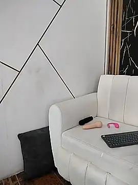 Snapshot of Julianas_pm chatting on 04/14/26, 05:41 Julianas pm online show from 04/14/26, 05:41