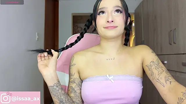 Snapshot of issa_dolly chatting on 05/26/26, 10:17 issa dolly online show from 05/26/26, 10:17