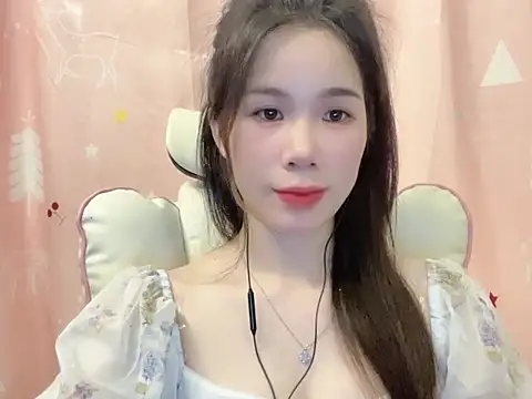 Luna3579 online show from 05/05/26, 05:10