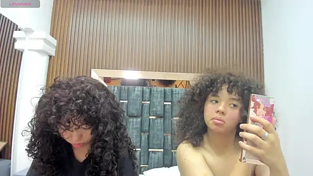 Snapshot of Chloe_and_Violeta chatting on 05/02/26, 11:59 Chloe and Violeta online show from 05/02/26, 11:59