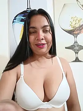 Snapshot of Silvana2927 chatting on 06/20/26, 06:49 Silvana2927 online show from 06/20/26, 06:49