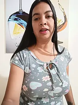 Snapshot of Silvana2927 chatting on 07/22/26, 09:23 Silvana2927 online show from 07/22/26, 09:23