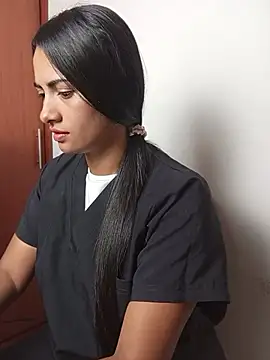 DaniellaGiraldo online show from 05/13/26, 02:03