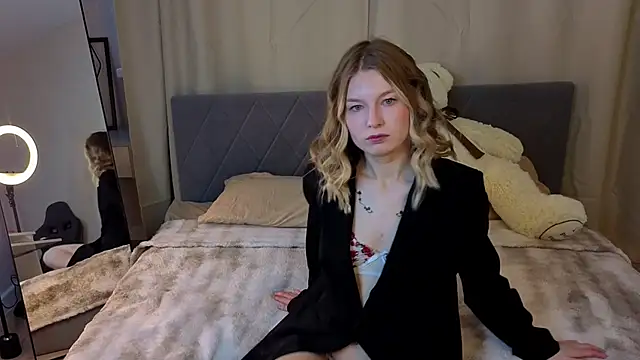 Lisa Hummi online show from 04/17/26, 01:19