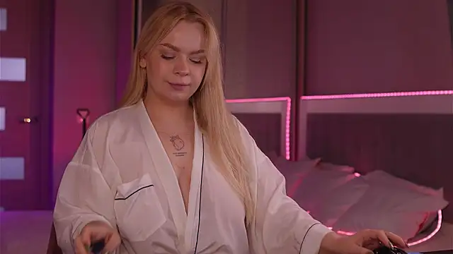Snapshot of LisaLove3 chatting on 05/16/26, 11:20 LisaLove3 online show from 05/16/26, 11:20