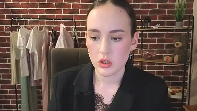 MichelleeThomas online show from 05/02/26, 10:42