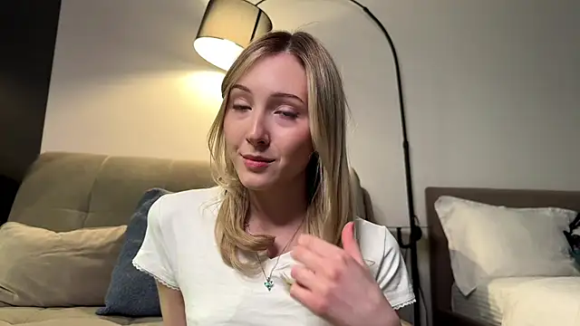 Snapshot of Kattie_Petite chatting on 04/22/26, 01:34 Kattie Petite online show from 04/22/26, 01:34