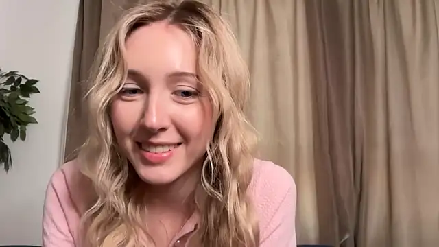 Snapshot of Kattie_Petite chatting on 04/25/26, 02:47 Kattie Petite online show from 04/25/26, 02:47