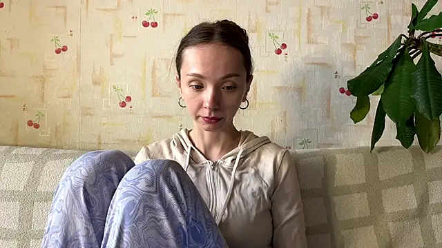 AdriannaBill online show from 04/29/26, 04:33