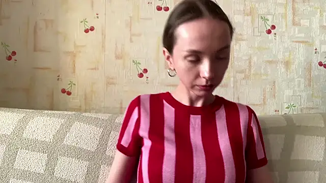 AdriannaBill online show from 05/17/26, 04:03