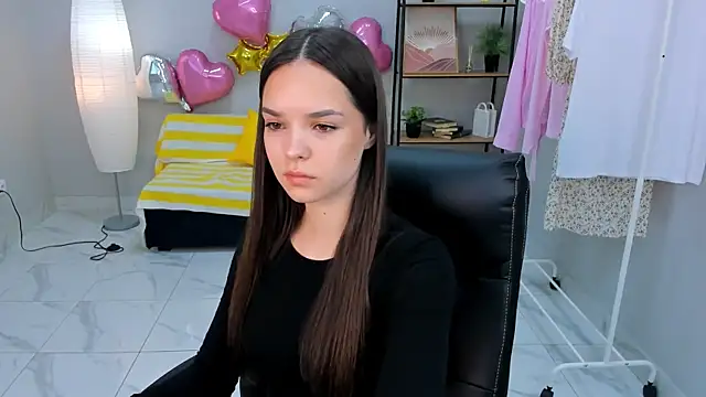 Sophie Jackiz online show from 04/20/26, 11:13