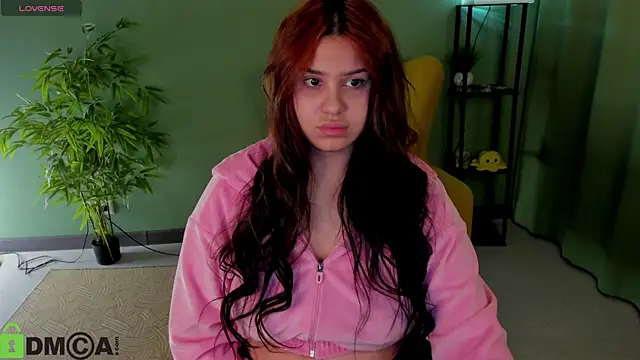 Snapshot of nicolewoss chatting on 05/14/26, 04:19 nicolewoss online show from 05/14/26, 04:19