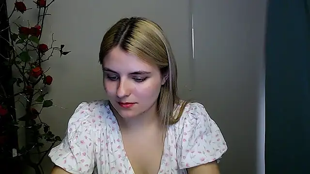 Snapshot of _shy_sabrina__ chatting on 04/17/26, 08:56 shy sabrina online show from 04/17/26, 08:56