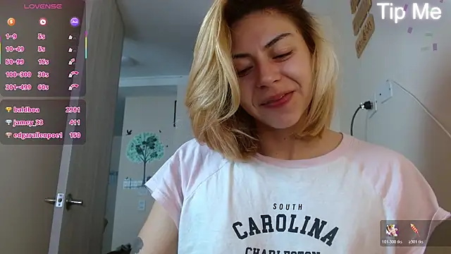 Snapshot of aprildumont chatting on 07/04/26, 12:33 aprildumont online show from 07/04/26, 12:33