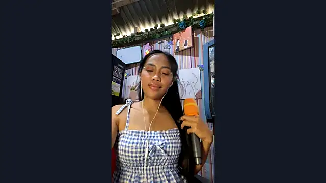 Snapshot of DagnySzeto chatting on 04/17/26, 05:10 DagnySzeto online show from 04/17/26, 05:10