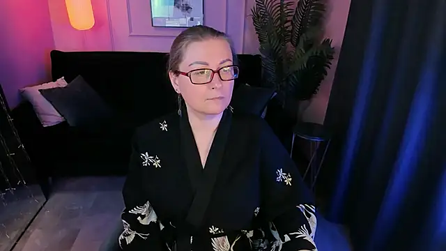 Snapshot of Alexandra_Kind chatting on 04/14/26, 11:55 Alexandra Kind online show from 04/14/26, 11:55