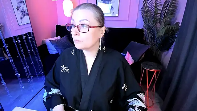 Snapshot of Alexandra_Kind chatting on 04/15/26, 08:42 Alexandra Kind online show from 04/15/26, 08:42