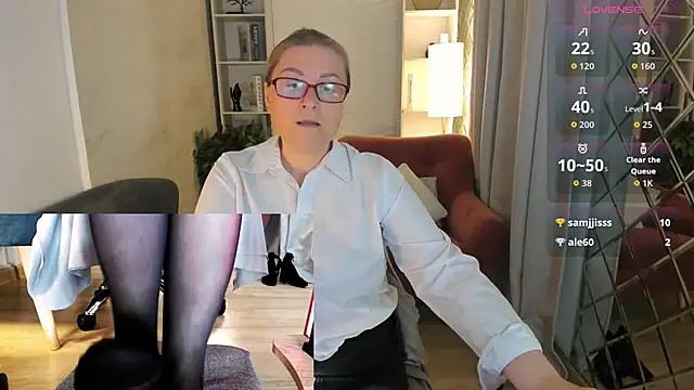Snapshot of Alexandra_Kind chatting on 06/18/26, 08:46 Alexandra Kind online show from 06/18/26, 08:46