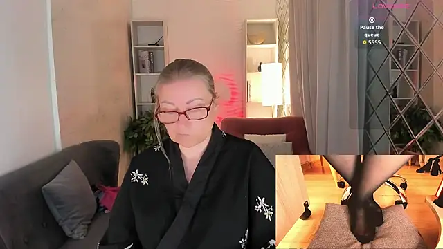 Snapshot of Alexandra_Kind chatting on 07/12/26, 11:07 Alexandra Kind online show from 07/12/26, 11:07