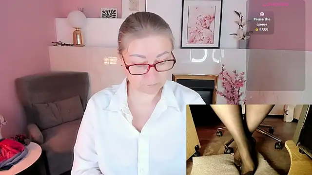 Snapshot of Alexandra_Kind chatting on 07/16/26, 08:37 Alexandra Kind online show from 07/16/26, 08:37