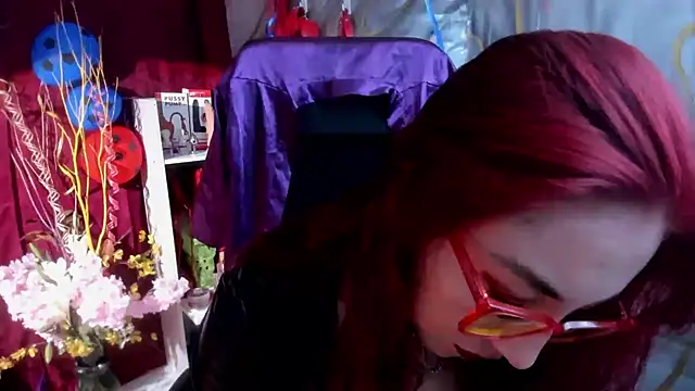 Snapshot of Queenscarlettsecret chatting on 07/06/26, 01:41 Queenscarlettsecret online show from 07/06/26, 01:41