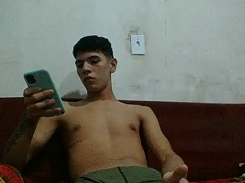 Snapshot of Kisandrel chatting on 04/18/26, 02:43 Kisandrel online show from 04/18/26, 02:43