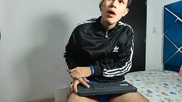 Snapshot of EdwinBoys chatting on 06/20/26, 02:09 EdwinBoys online show from 06/20/26, 02:09