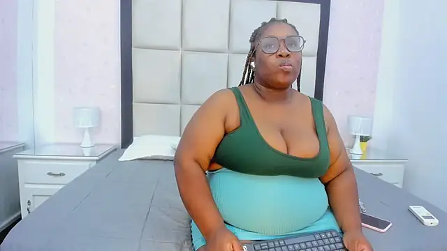 TreisyVixen online show from 07/04/26, 03:45