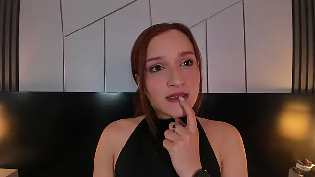 Snapshot of leahluna chatting on 05/08/26, 08:47 leahluna online show from 05/08/26, 08:47