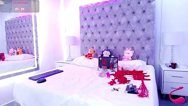 Snapshot of Zoe_M00n chatting on 06/15/26, 07:27 Zoe M00n online show from 06/15/26, 07:27