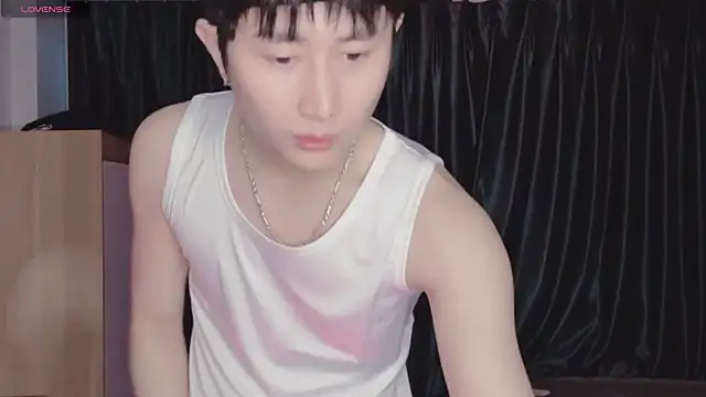 Snapshot of Zz_YuunaSSquart_zZ chatting on 04/20/26, 11:02 Zz YuunaSSquart zZ online show from 04/20/26, 11:02