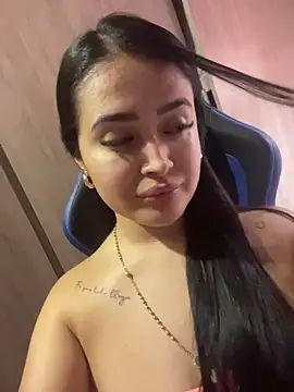 Snapshot of Sara_fun chatting on 11/12/25, 03:40 Sara fun online show from 11/12/25, 03:40