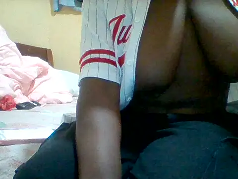 Snapshot of Lively008 chatting on 04/15/26, 08:53 Lively008 online show from 04/15/26, 08:53