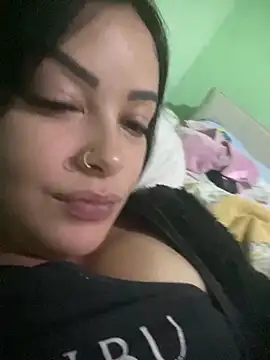 Snapshot of novinhahot18 chatting on 04/15/26, 03:52 novinhahot18 online show from 04/15/26, 03:52