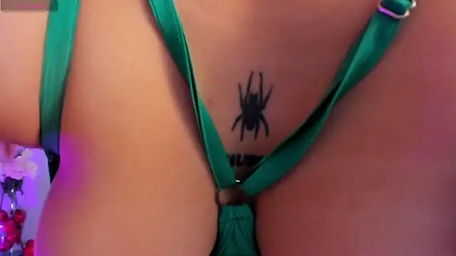 Snapshot of MiluVegaa_ chatting on 06/25/26, 11:48 MiluVegaa online show from 06/25/26, 11:48