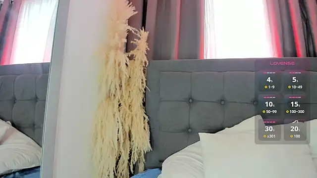Snapshot of hanna-baker01 chatting on 05/11/26, 02:45 hanna-baker01 online show from 05/11/26, 02:45