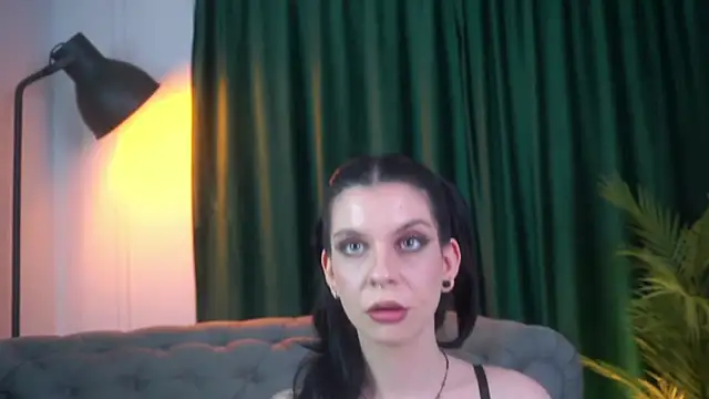 LylithMoon online show from 04/17/26, 08:56