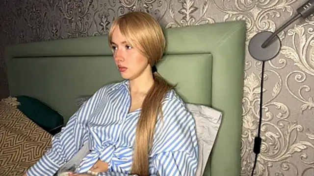 cutieblondyy online show from 04/19/26, 04:39