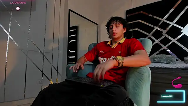 Snapshot of JayTaylorr chatting on 06/19/26, 11:36 JayTaylorr online show from 06/19/26, 11:36