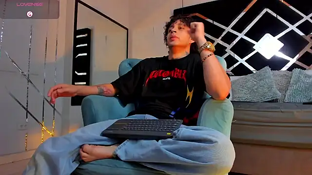 Snapshot of JayTaylorr chatting on 06/27/26, 11:48 JayTaylorr online show from 06/27/26, 11:48