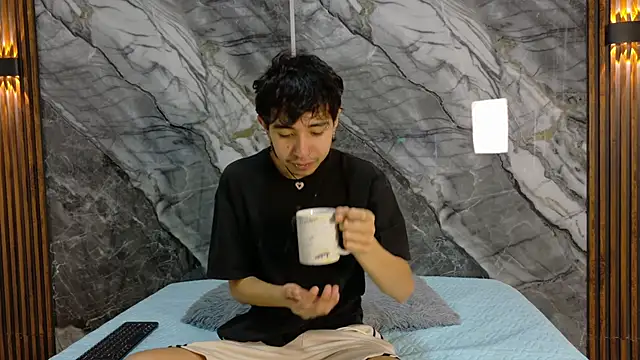 NoahWalker   online show from 05/24/26, 11:04