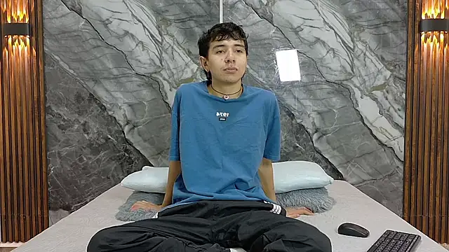 Snapshot of NoahWalker__ chatting on 07/20/26, 11:12 NoahWalker online show from 07/20/26, 11:12