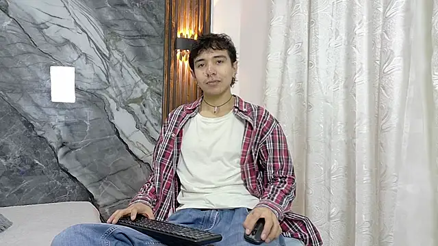 Snapshot of NoahWalker__ chatting on 07/21/26, 11:01 NoahWalker online show from 07/21/26, 11:01