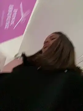 AuroraMoore Pink online show from 05/19/26, 11:27