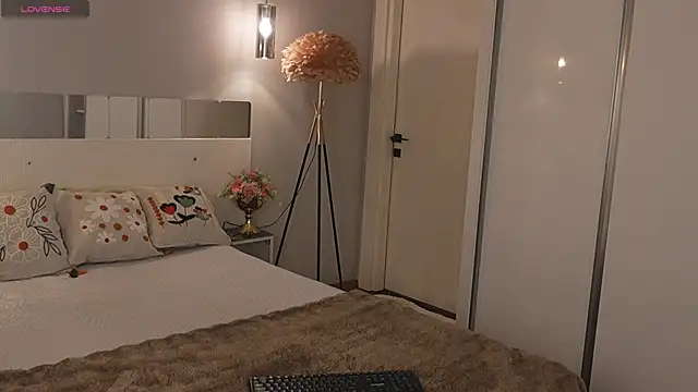 lunaaauraaaa online show from 05/11/26, 03:40