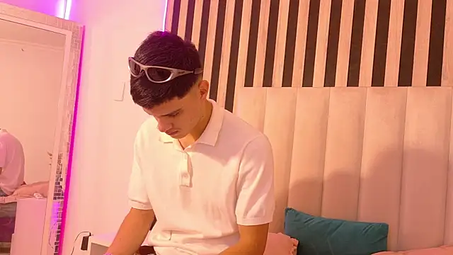 LeoTease online show from 07/11/26, 07:05