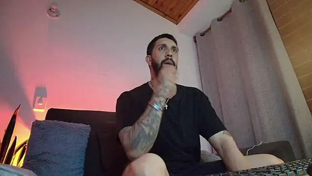 Snapshot of Alyssa_and_DAngelo chatting on 06/11/26, 01:49 Alyssa and DAngelo online show from 06/11/26, 01:49