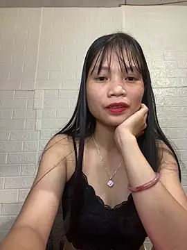 Snapshot of -Lucie-e chatting on 04/17/26, 07:55 -Lucie-e online show from 04/17/26, 07:55