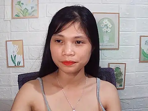 Snapshot of -Lucie-e chatting on 05/15/26, 07:26 -Lucie-e online show from 05/15/26, 07:26